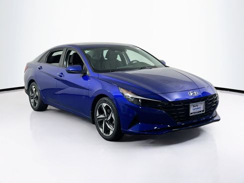 Used 2023 Hyundai Elantra SEL w/ Convenience Package image 3