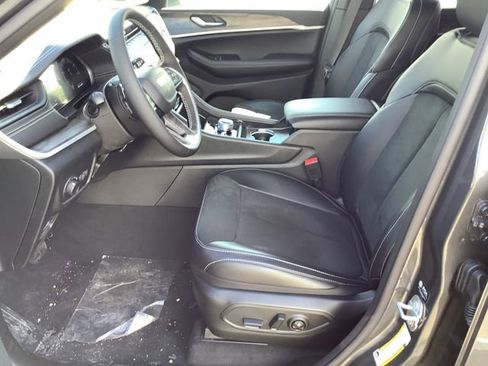 New 2026 Jeep Grand Cherokee Altitude AWD/4WD image 9