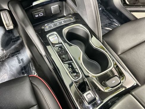 Certified 2023 Buick Envision Essence w/ Technology Package I AWD/4WD image 17