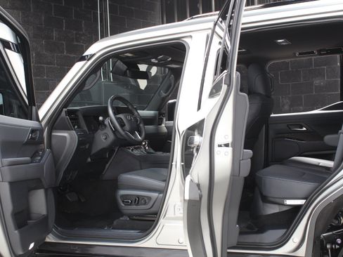 Used 2025 Lexus GX 550 w/ Cold Area Package AWD/4WD image 26