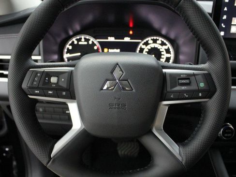 New 2026 Mitsubishi Outlander SE image 8