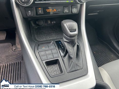 Used 2022 Toyota RAV4 XLE Premium image 28