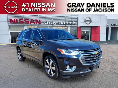 Used 2020 Chevrolet Traverse LT w/ LT Premium Package image 1