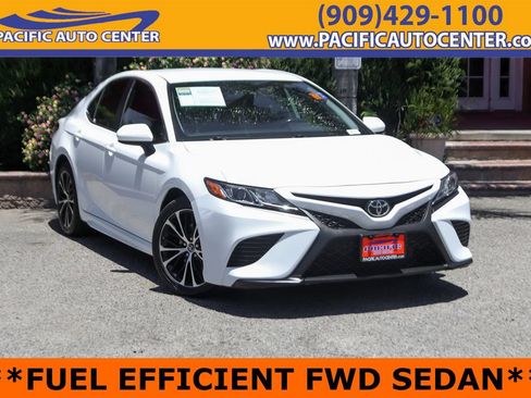 Used 2020 Toyota Camry SE FWD image 1