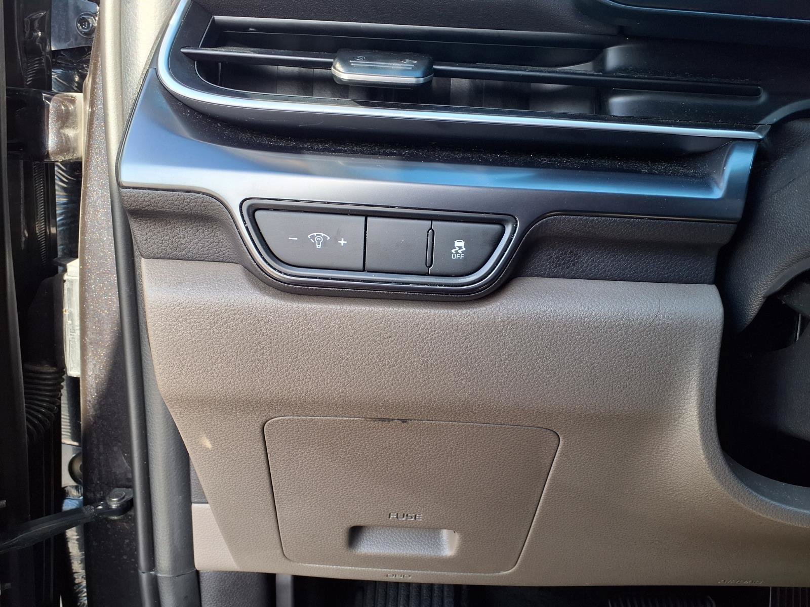 Used 2025 Kia Carnival FWD image 23