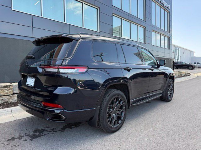 Used 2024 Jeep Grand Cherokee L Summit AWD/4WD image 3