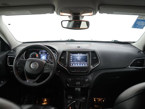 Used 2019 Jeep Cherokee Trailhawk w/ Cold Weather Group image 13