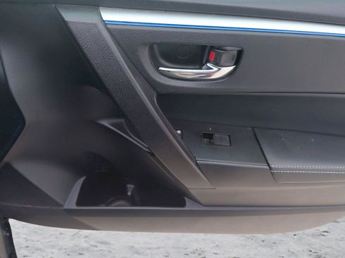 Used 2015 Toyota Corolla S Premium FWD image 14
