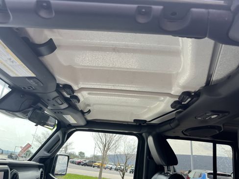 Used 2021 Jeep Gladiator Sport AWD/4WD image 19