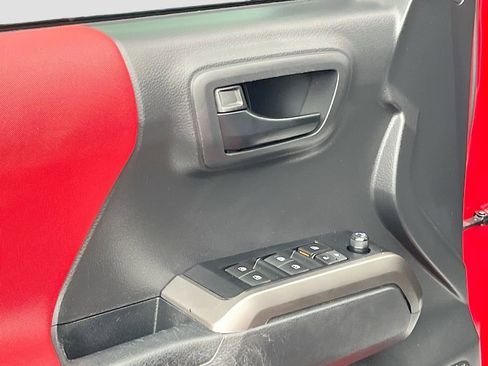 Used 2022 Toyota Tacoma SR5 image 18