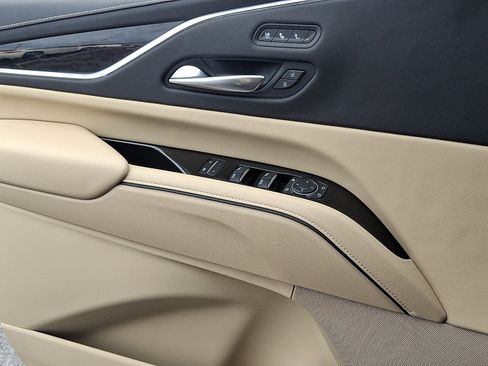 Certified 2024 Cadillac Escalade ESV Premium Luxury w/ Performance Package AWD/4WD image 14