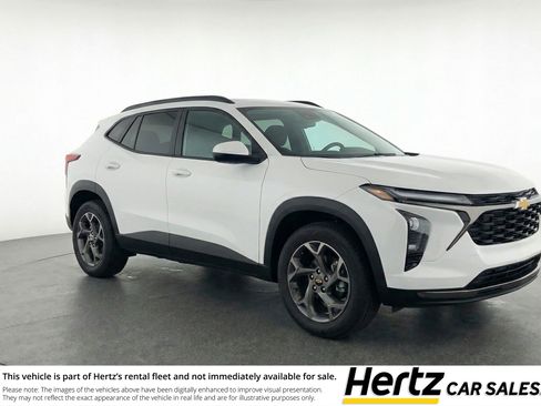 Used 2025 Chevrolet Trax LT image 1