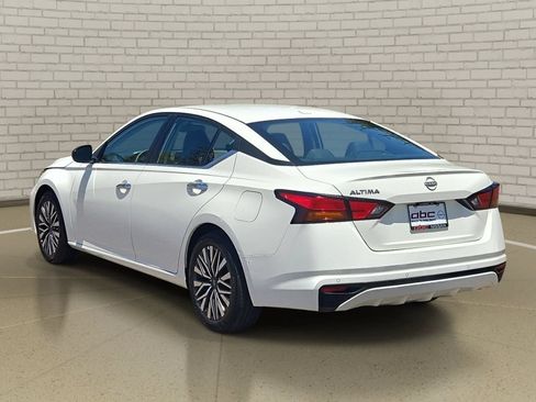 Used 2025 Nissan Altima 2.5 SV FWD image 7