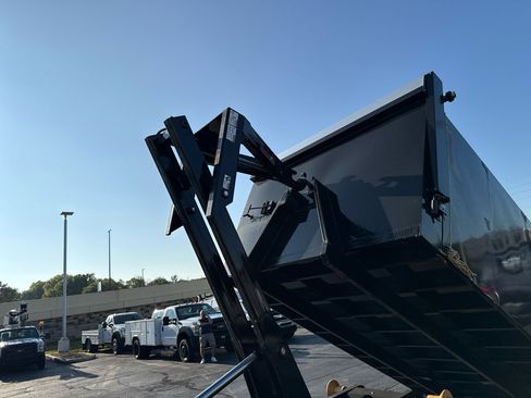 Used 2024 Isuzu NPR image 7