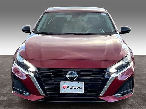 Used 2024 Nissan Altima 2.5 SV image 2