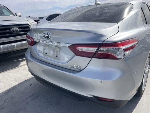Used 2020 Toyota Camry XLE image 4