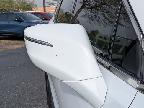 Used 2021 Buick Enclave Essence image 13