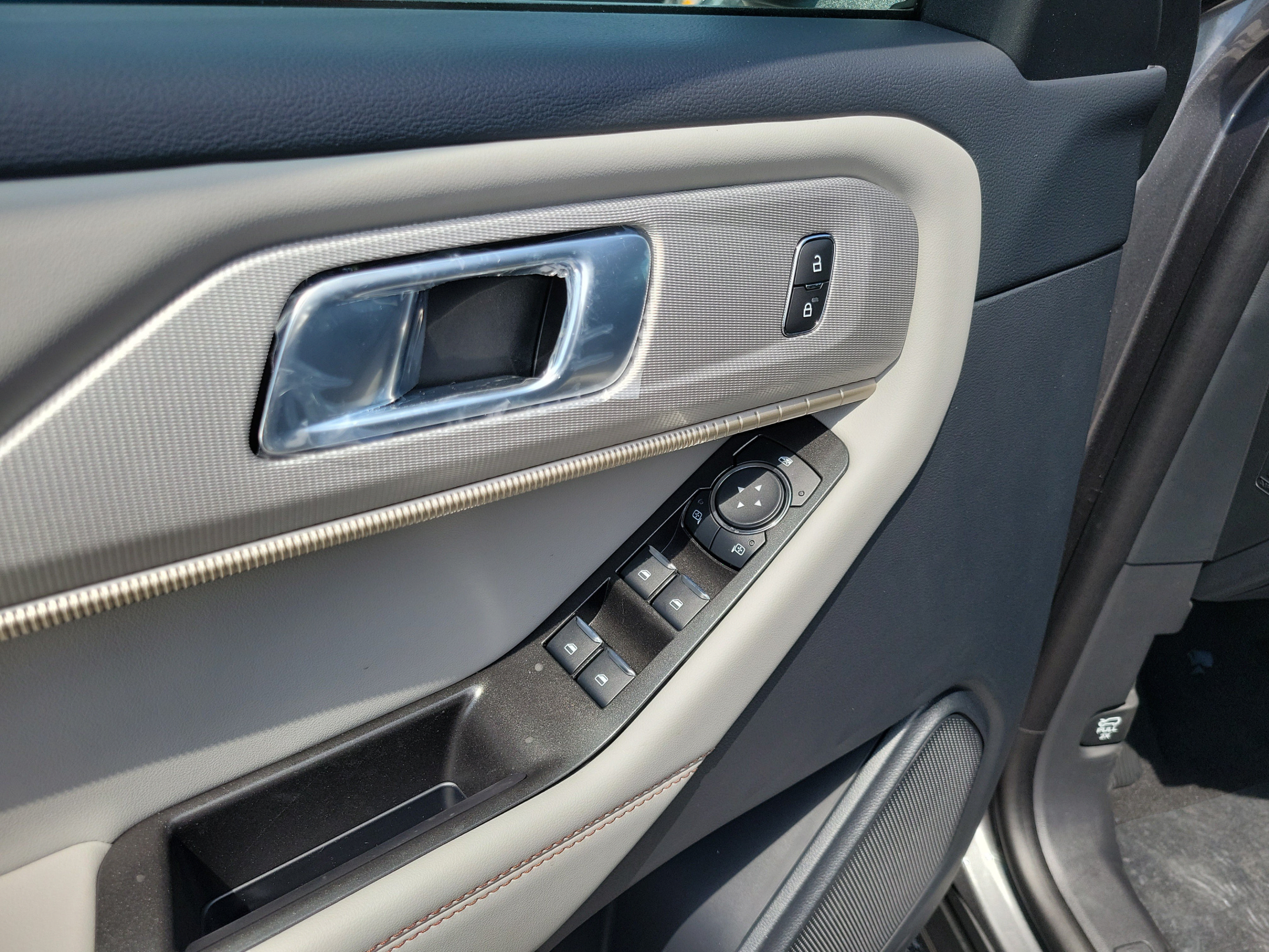 New 2026 Ford Explorer Active w/ Active Comfort Package RWD image 13