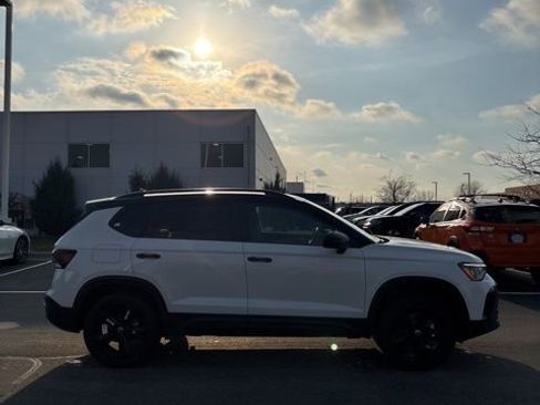 New 2026 Volkswagen Taos SE AWD/4WD image 5