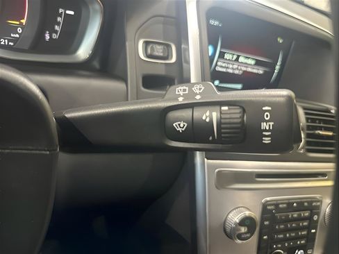 Used 2017 Volvo XC60 T5 Dynamic w/ Preferred Option Package AWD/4WD image 17