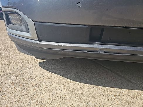 Used 2019 GMC Yukon XL SLT image 4