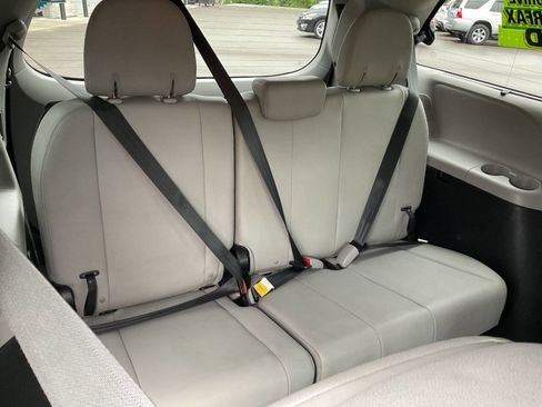Used 2015 Toyota Sienna AWD image 45