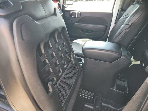 Used 2018 Jeep Wrangler Rubicon AWD/4WD image 12