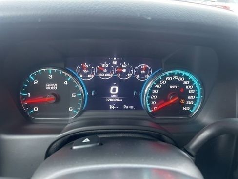 Used 2017 Chevrolet Suburban LT w/ Luxury Package image 13