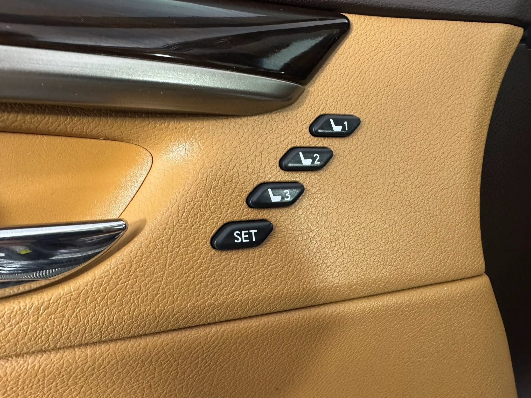Used 2016 Lexus ES 350 w/ Luxury Package w/Wood Trim FWD image 46