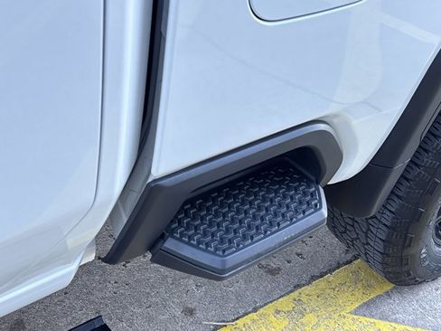 Used 2024 GMC Sierra 2500 AT4 w/ AT4 Premium Plus Package image 17