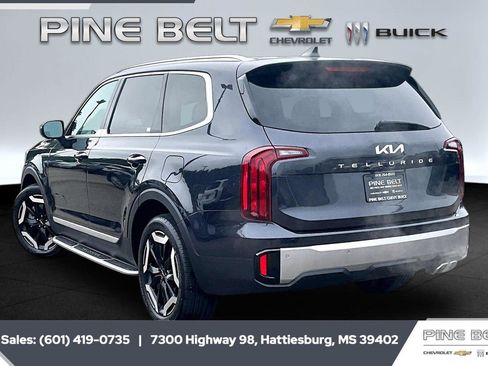 Used 2025 Kia Telluride S FWD image 2
