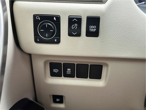Used 2016 Lexus GX 460 w/ Premium Package AWD/4WD image 29