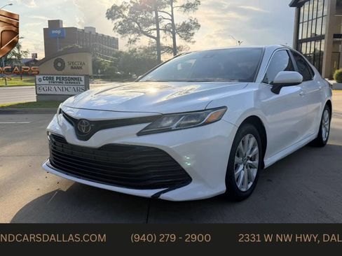 Used 2019 Toyota Camry LE image 1