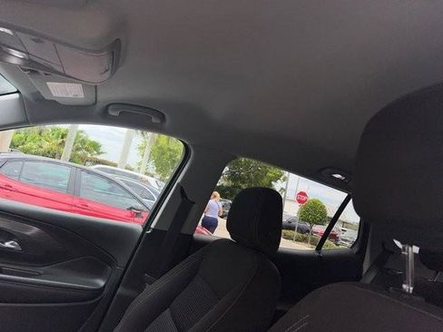 Used 2024 GMC Terrain SLE image 8