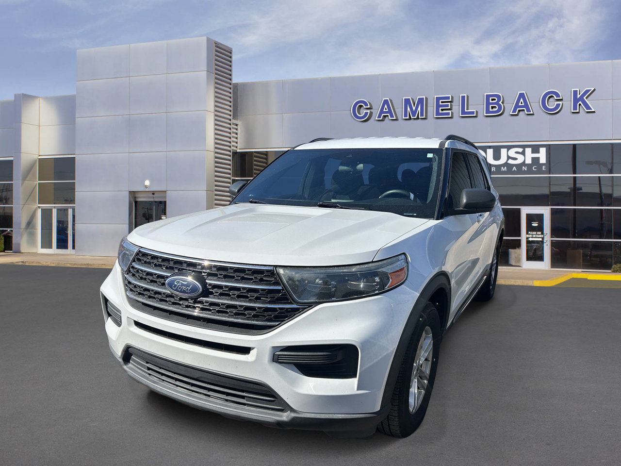 Used 2020 Ford Explorer XLT RWD image 2