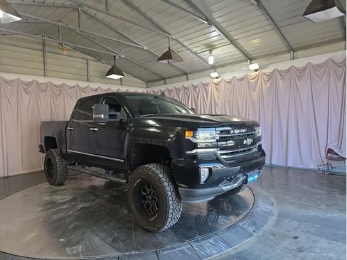 Used 2017 Chevrolet Silverado 1500 LTZ Z71 w/ LTZ Plus Package image 11