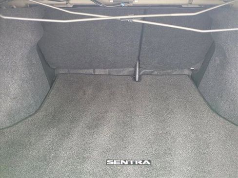 Used 2016 Nissan Sentra SL image 6