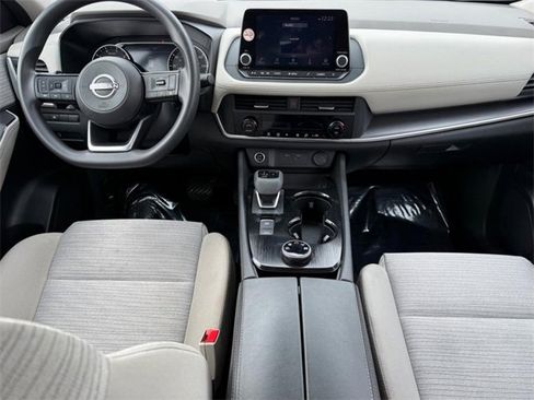 Used 2023 Nissan Rogue SV image 11