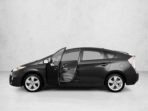 Used 2010 Toyota Prius Five image 2