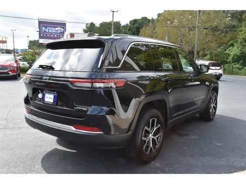 Used 2023 Jeep Grand Cherokee Limited image 5