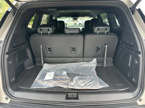New 2026 GMC Acadia AT4 w/ Luxury Package AWD/4WD image 19