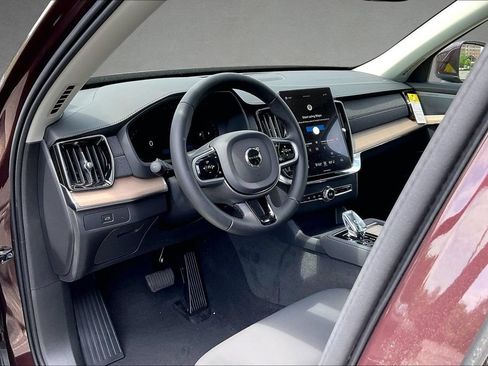 New 2026 Volvo XC90 B6 Plus w/ Protection Package Premier AWD/4WD image 7