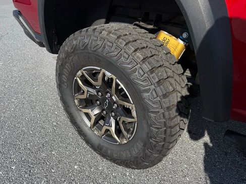 Used 2024 Chevrolet Colorado ZR2 w/ Technology Package image 10