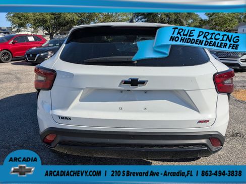 Certified 2025 Chevrolet Trax RS w/ Driver Confidence Package FWD image 5