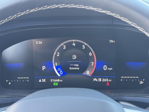 Used 2022 Volkswagen Taos SE w/ Panoramic Sunroof Package FWD image 23