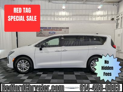New 2027 Chrysler Pacifica Select w/ Family Tech Group