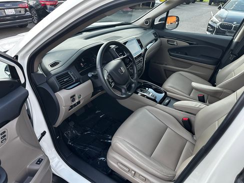 Used 2019 Honda Pilot Touring image 9