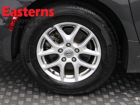 Used 2023 Chrysler Pacifica Touring-L FWD image 33