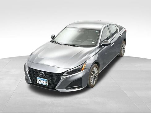 Used 2024 Nissan Altima 2.5 SV FWD image 17