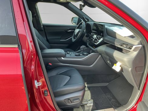 New 2026 Toyota Highlander XSE image 15